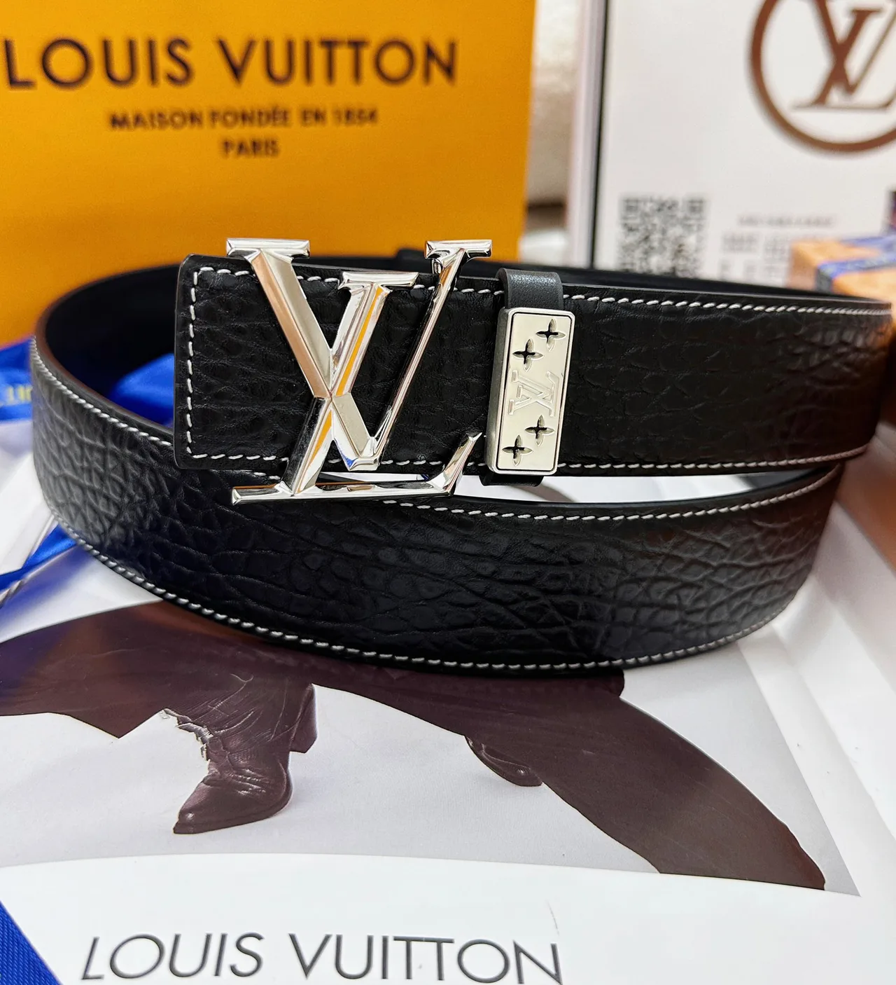 Louis Vuitton Cowhide Glossy Belt in Black · view 1