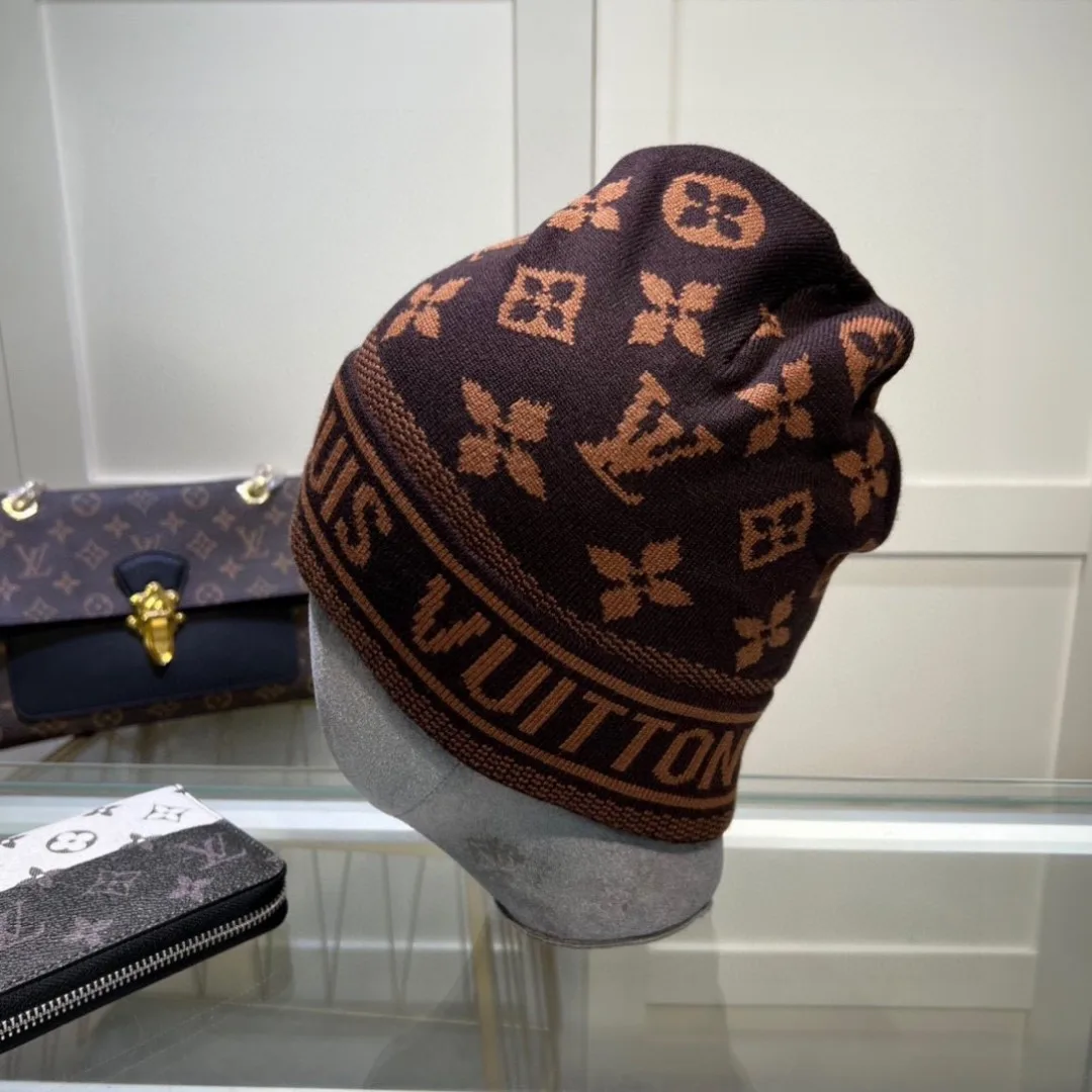 Louis Vuitton Monogram knit beanie in Black / Brown · view 2