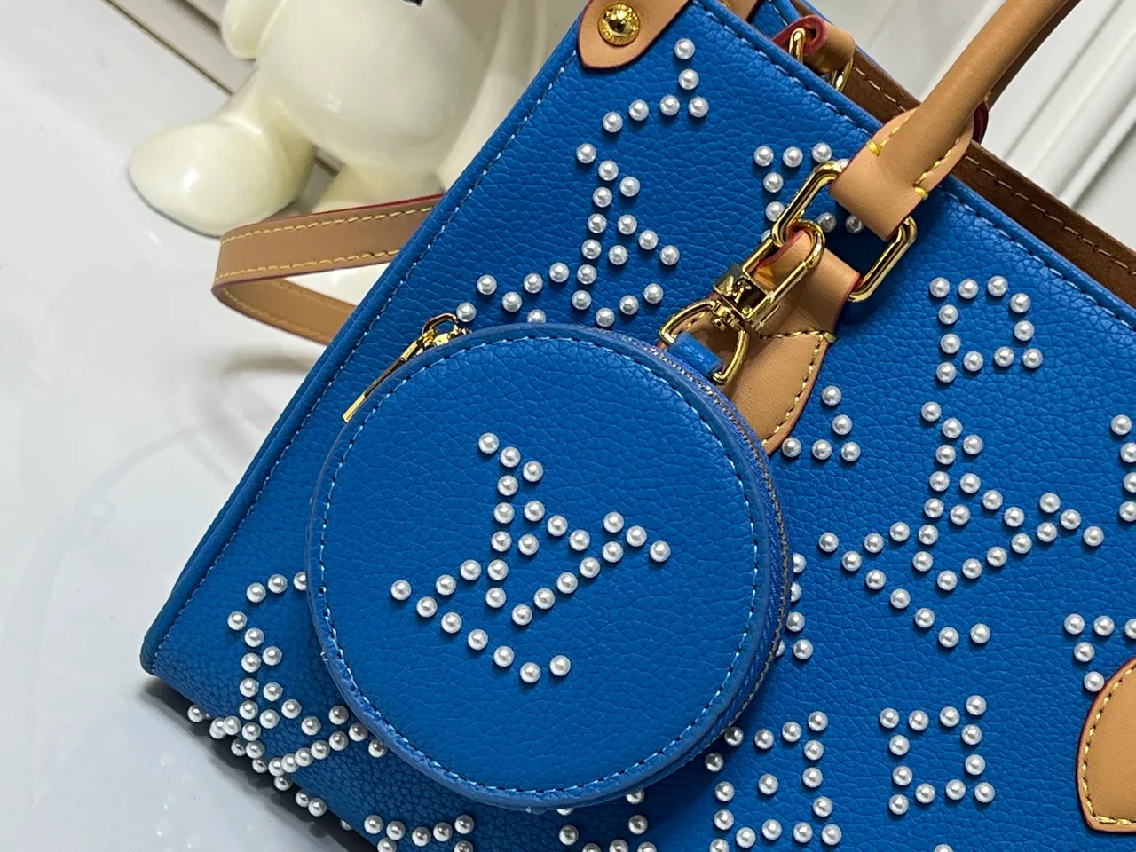 Louis Vuitton Cowhide OnTheGo Tote in Blue · view 6
