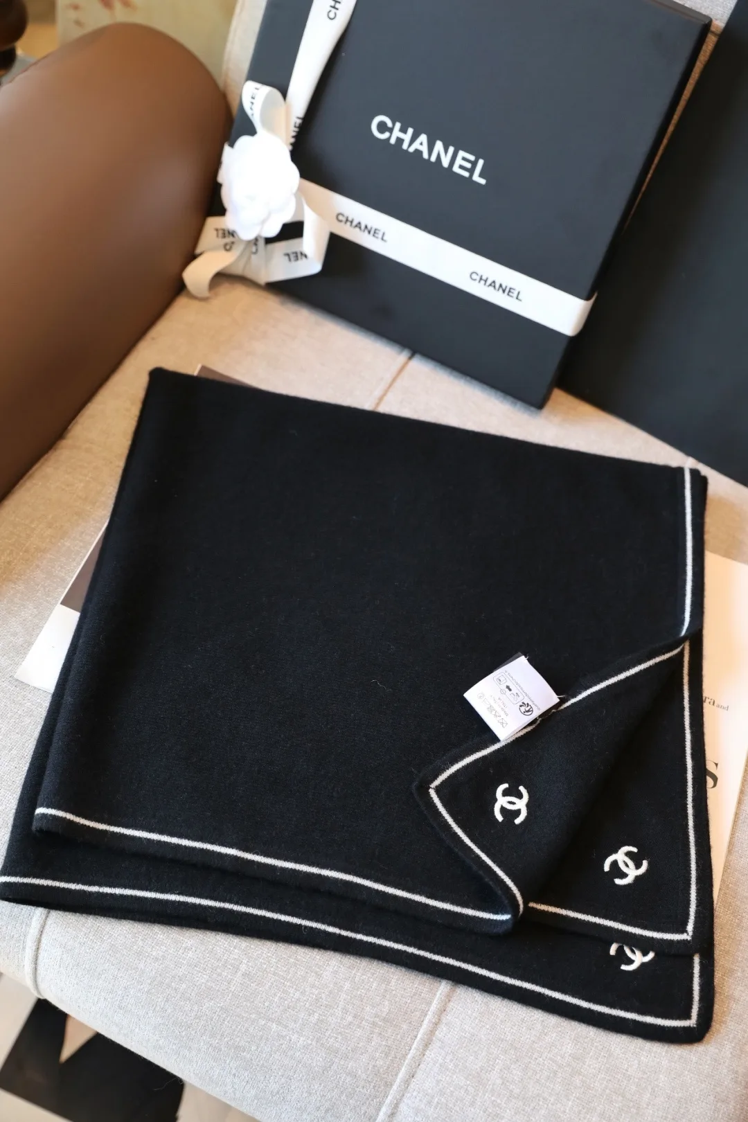 Chanel Wool Cashmere Scarf in Black · view 2