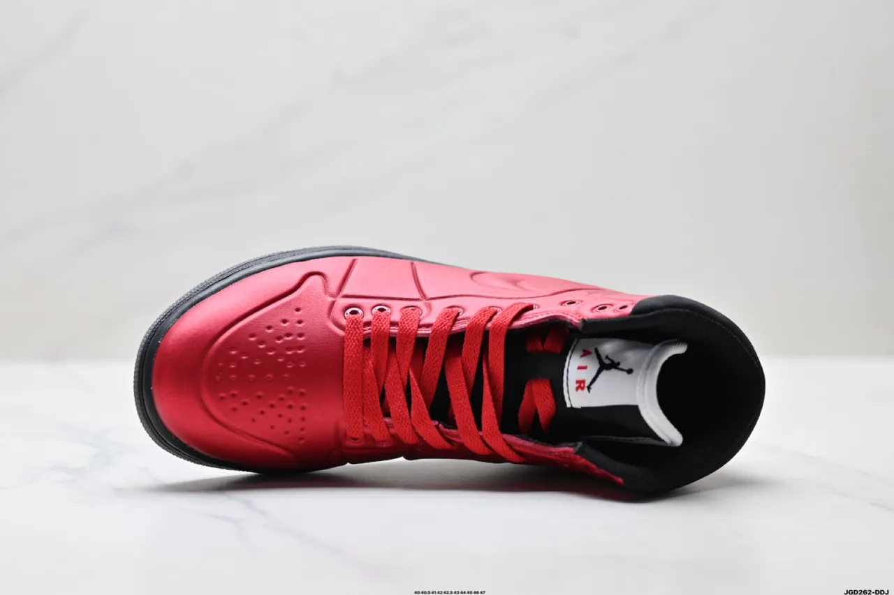 Nike Sneakers in Red · view 6