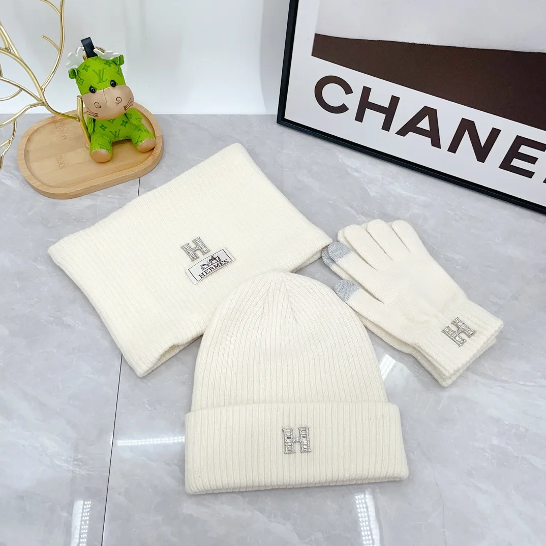 Hermes Wool Ribbed Hat Scarf and Gloves Set in White · view 1