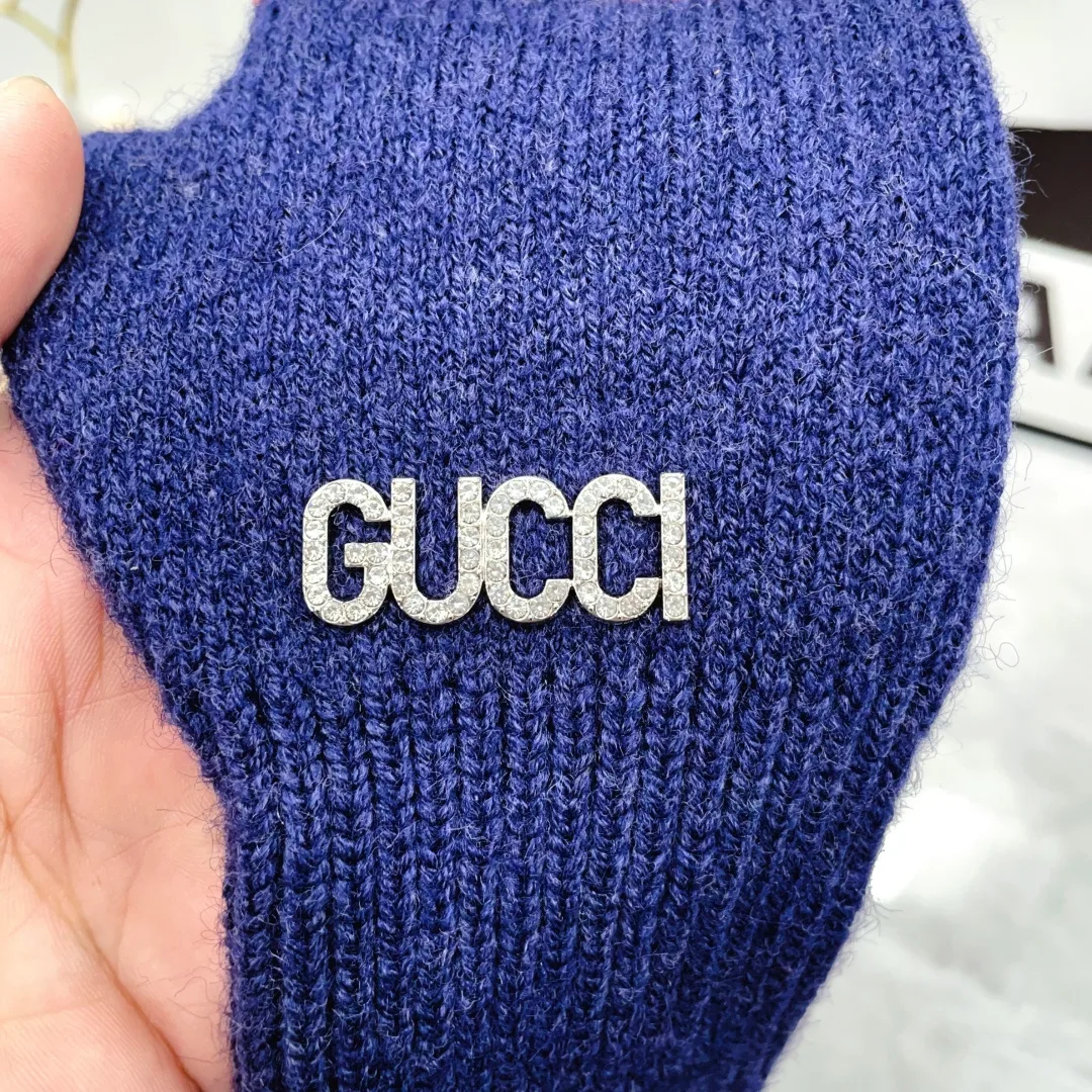 Gucci Wool Striped Embroidered Logo knit hat scarf and gloves set in Blue · view 8