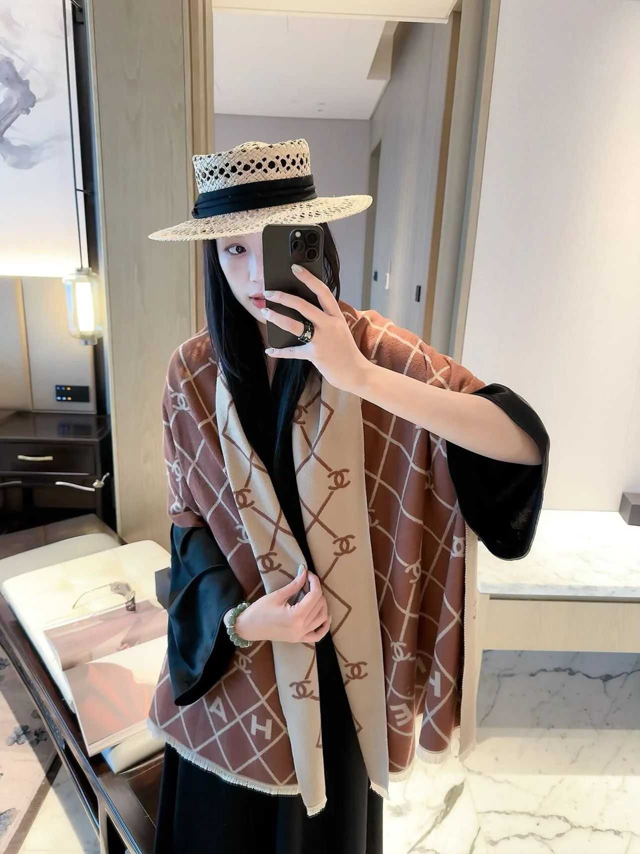 Chanel Lattice CC fringed scarf in Beige & Brown · view 5