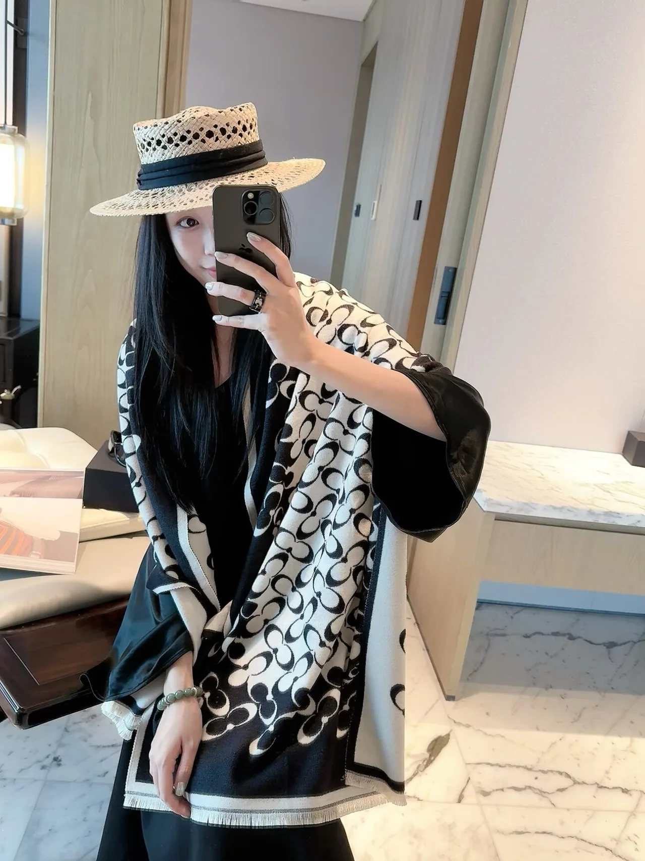 Coach Reversible C-pattern fringed scarf in Pink & Black · view 5