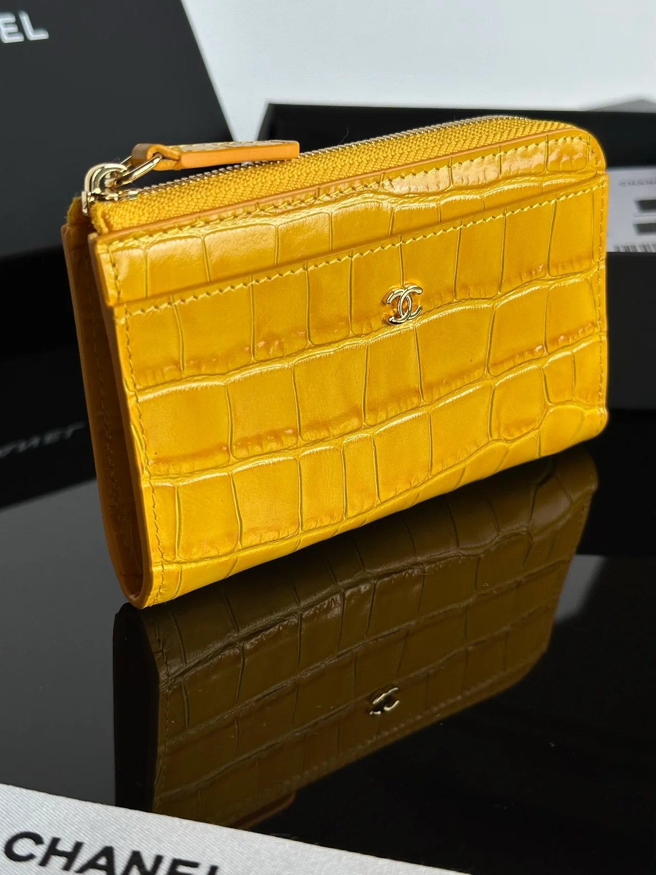 Chanel Glossy Wallet in Yellow · view 4