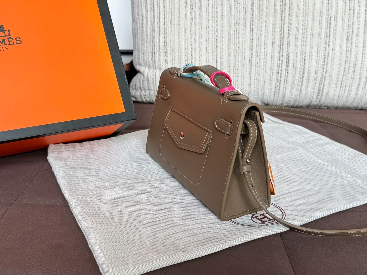 Hermes Kelly Textured Top-Handle Bag in Grey · view 5