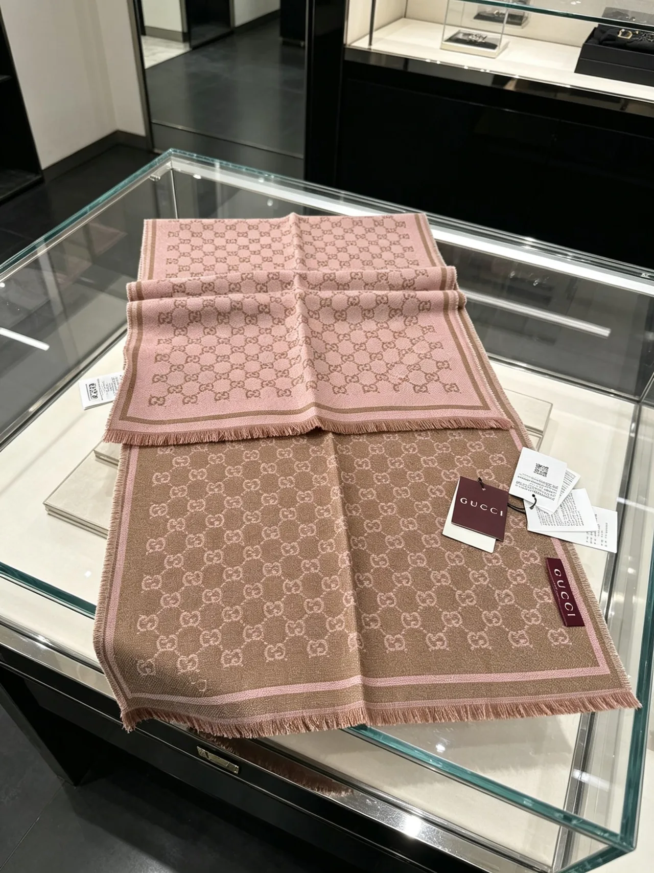 Gucci Wool Reversible Scarf in Pink · view 1