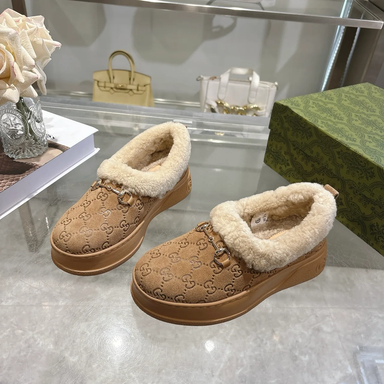 Gucci Cowhide Sheepskin Slippers in Tan · view 4