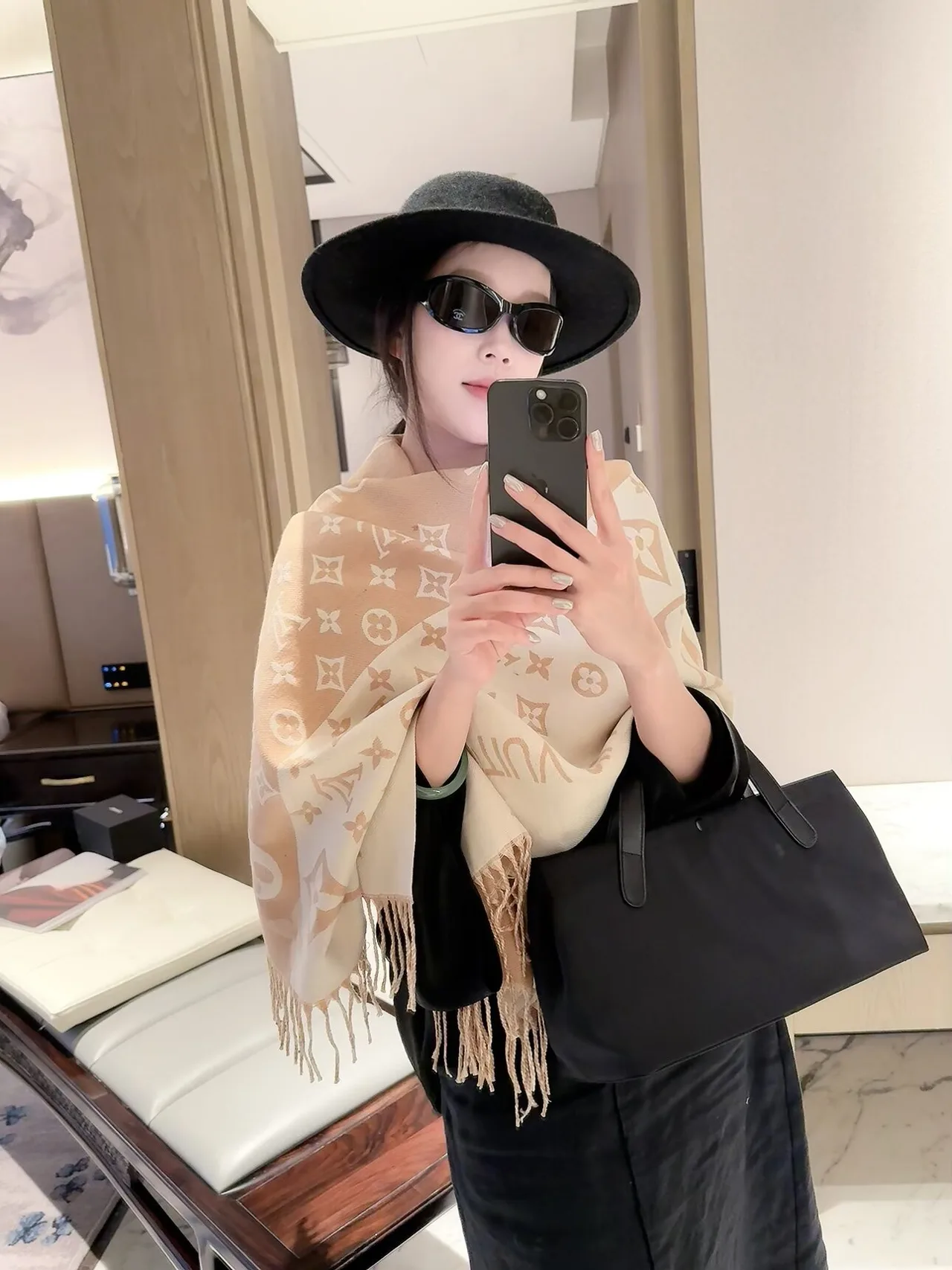 Louis Vuitton Reversible monogram fringed scarf in Beige & Brown · view 3
