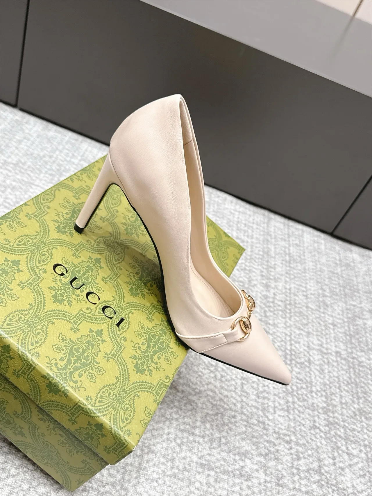 Gucci Sheepskin Horsebit Heel Pumps in Pink · view 5