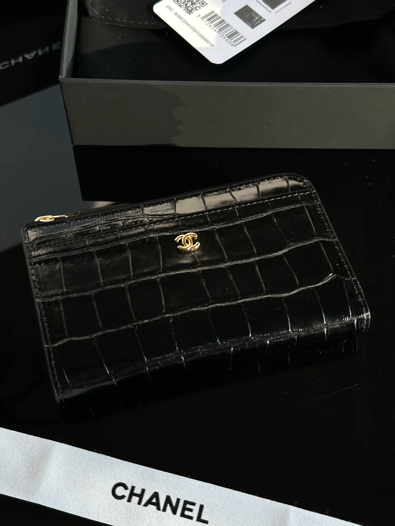 Chanel Glossy Wallet in Black · view 1