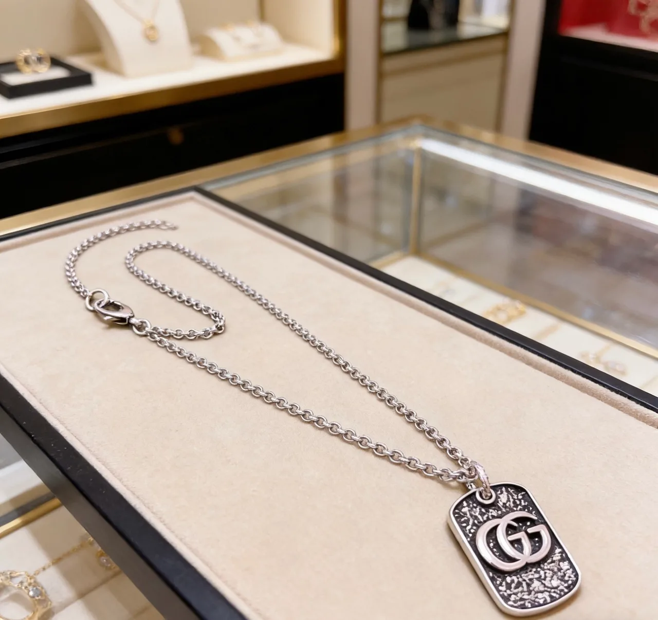 Gucci Pendant Necklace in Silver · view 3