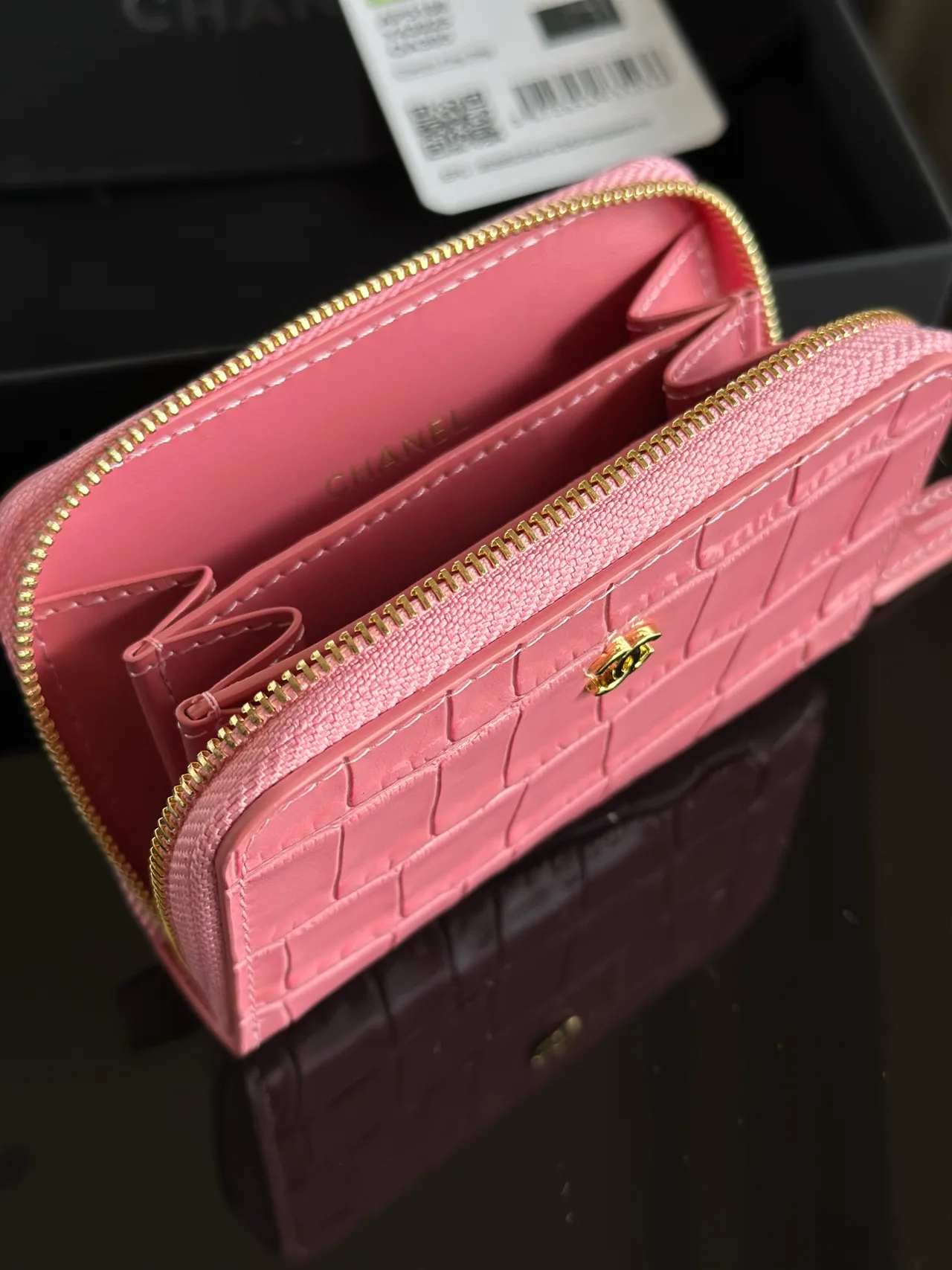 Chanel Glossy Wallet in Pink · view 8