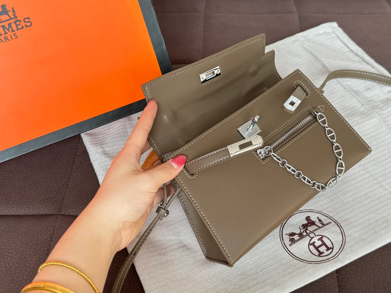 Hermes Kelly Textured Top-Handle Bag in Grey · view 7