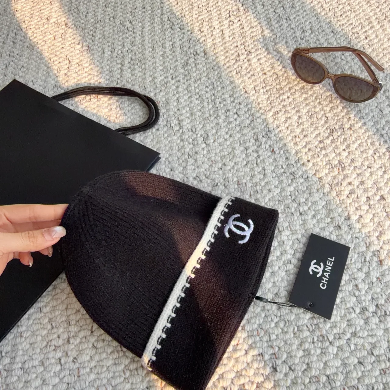 Chanel Contrast-edge CC beanie in Brown & Cream · view 4