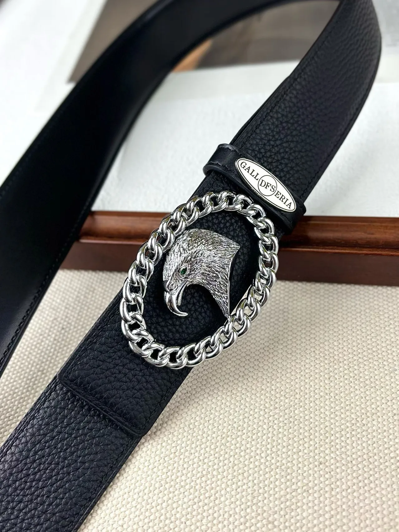 GALLDESERIA Eagle Buckle Belt in Black · view 8