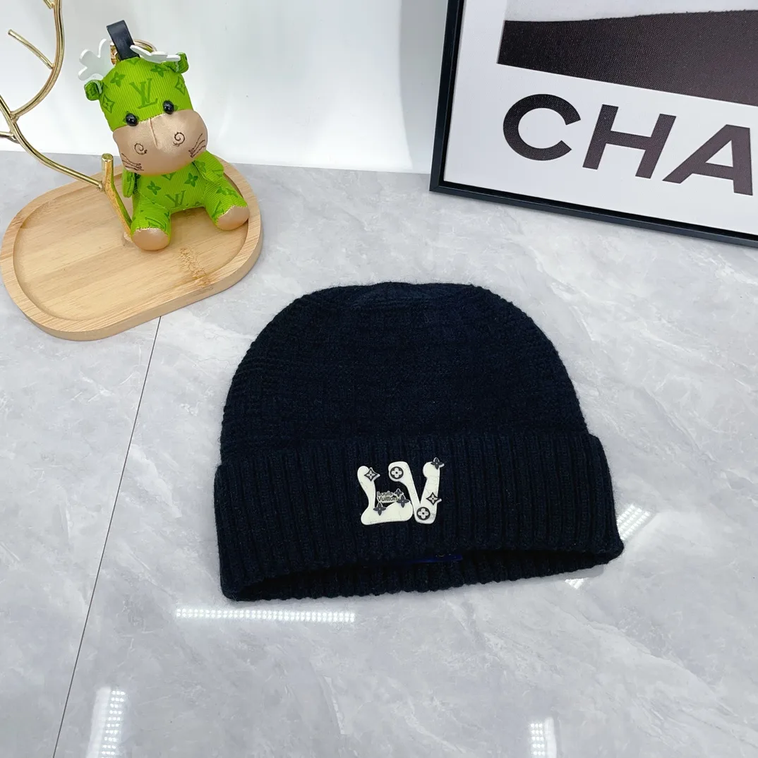 Louis Vuitton Wool Hat Scarf and Gloves Set in Black · view 5