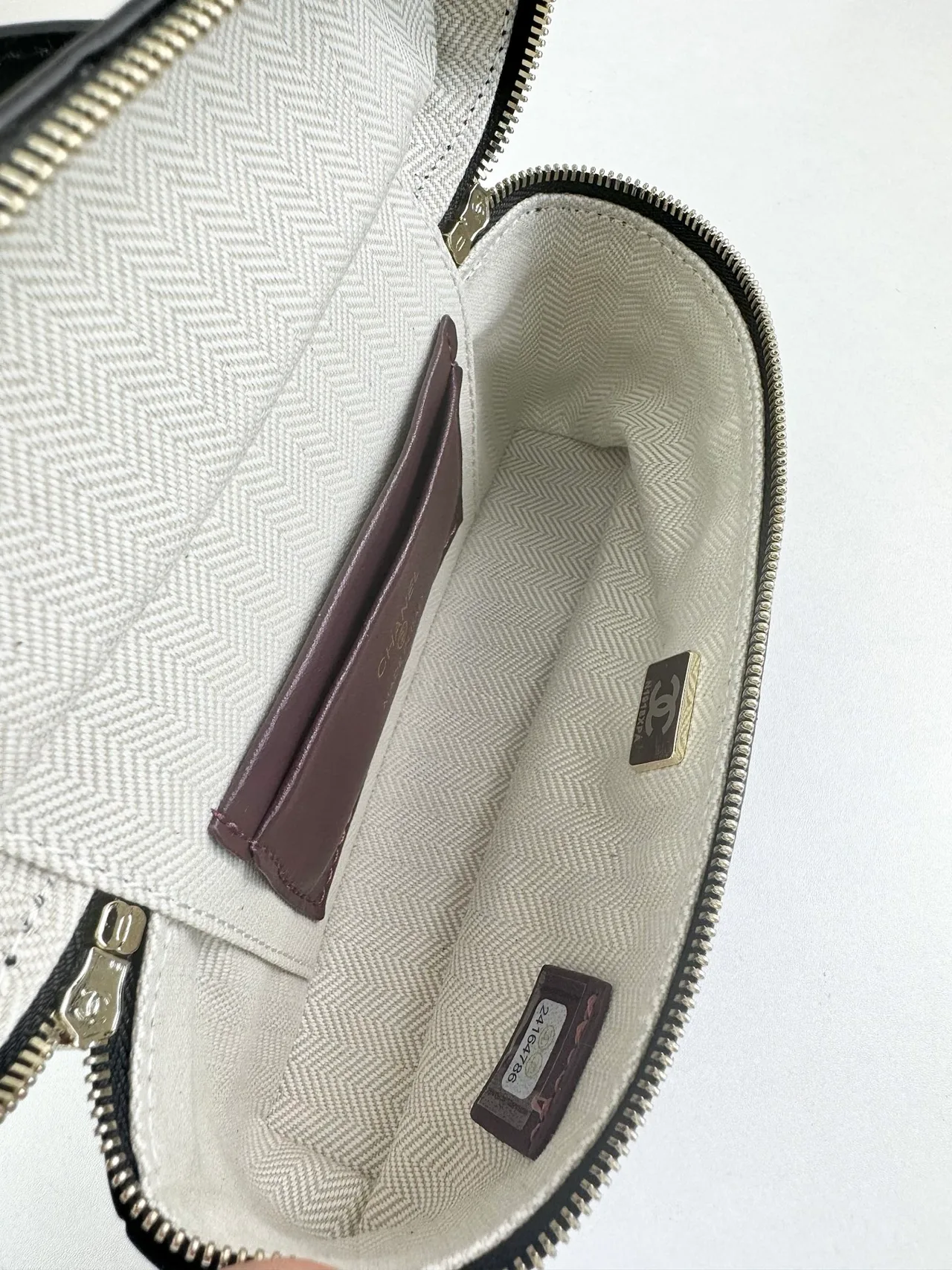 Chanel Cowhide Vanity Case in Black · view 8