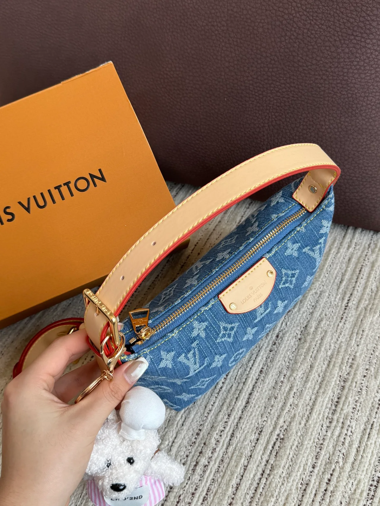 Louis Vuitton Hobo Bag in Blue · view 6