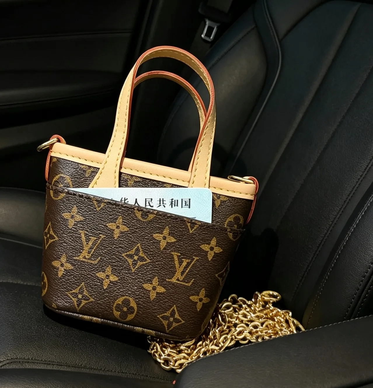 Louis Vuitton Mini monogram tote in Brown & White · view 3
