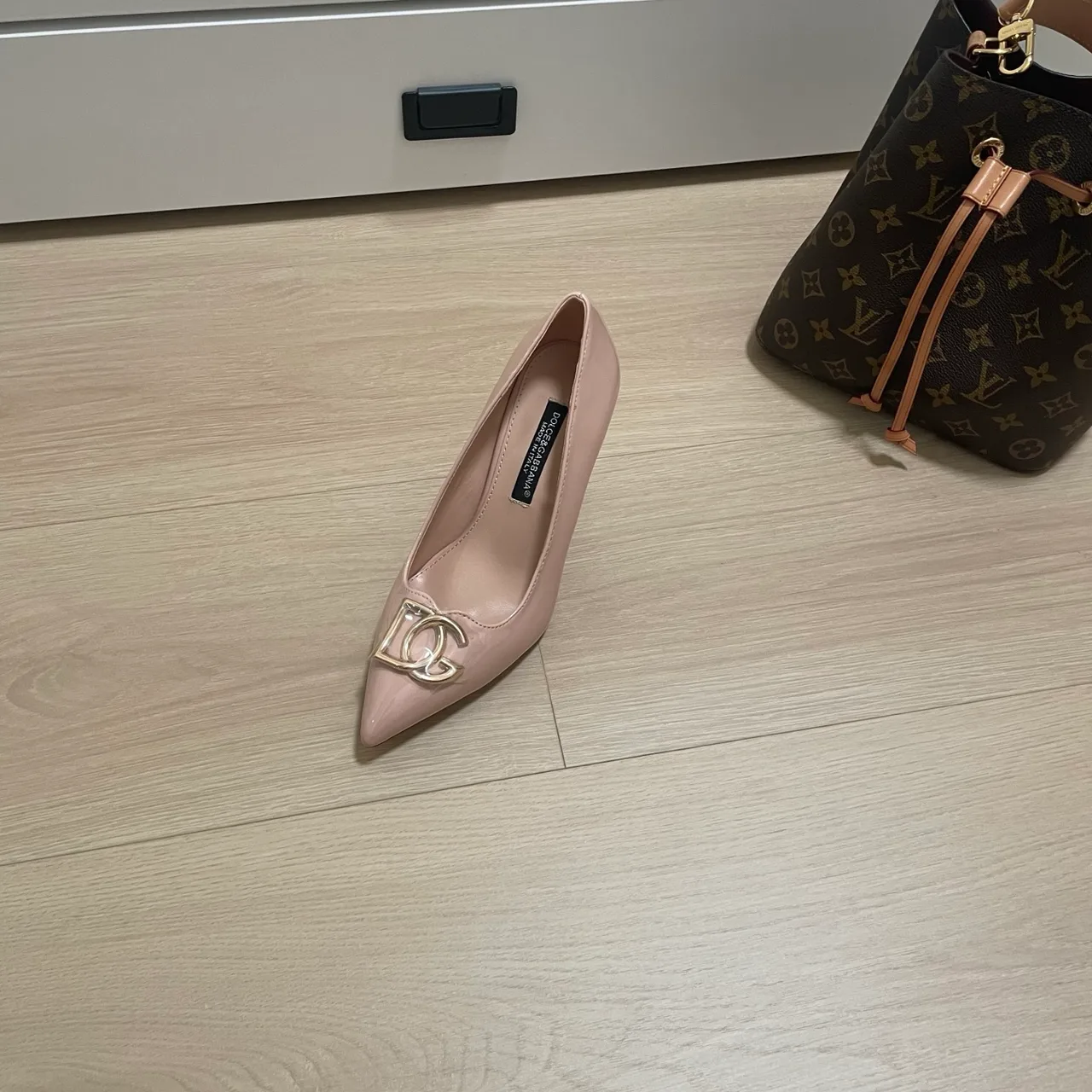 Dolce & Gabbana Sheepskin Patent Leather Glossy Pointed-Toe DG Pointed Heel Pumps in Pink · view 7