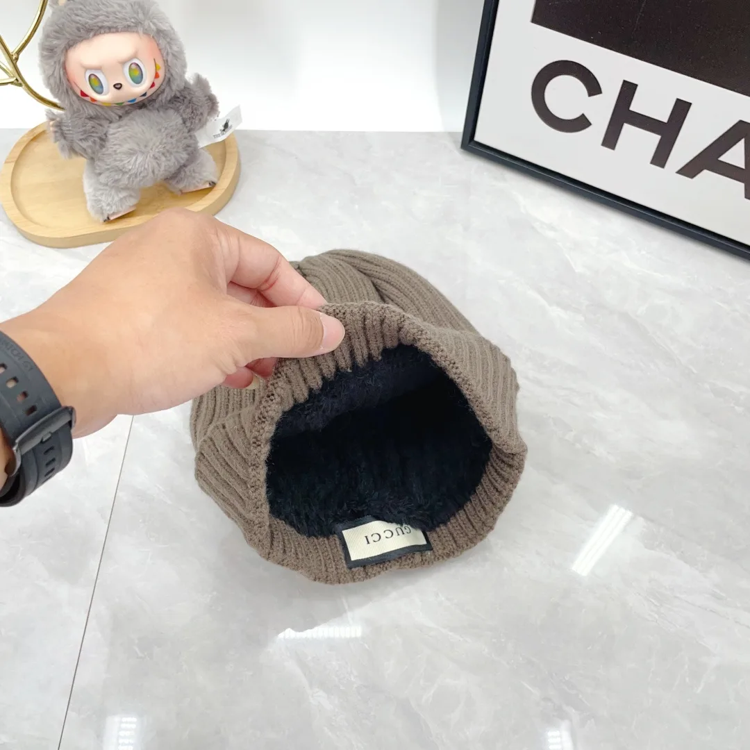 Gucci Wool Hat Scarf and Gloves Set in Beige · view 7