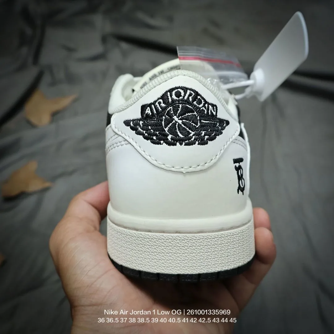 Nike High-Top Sneakers in White · view 4