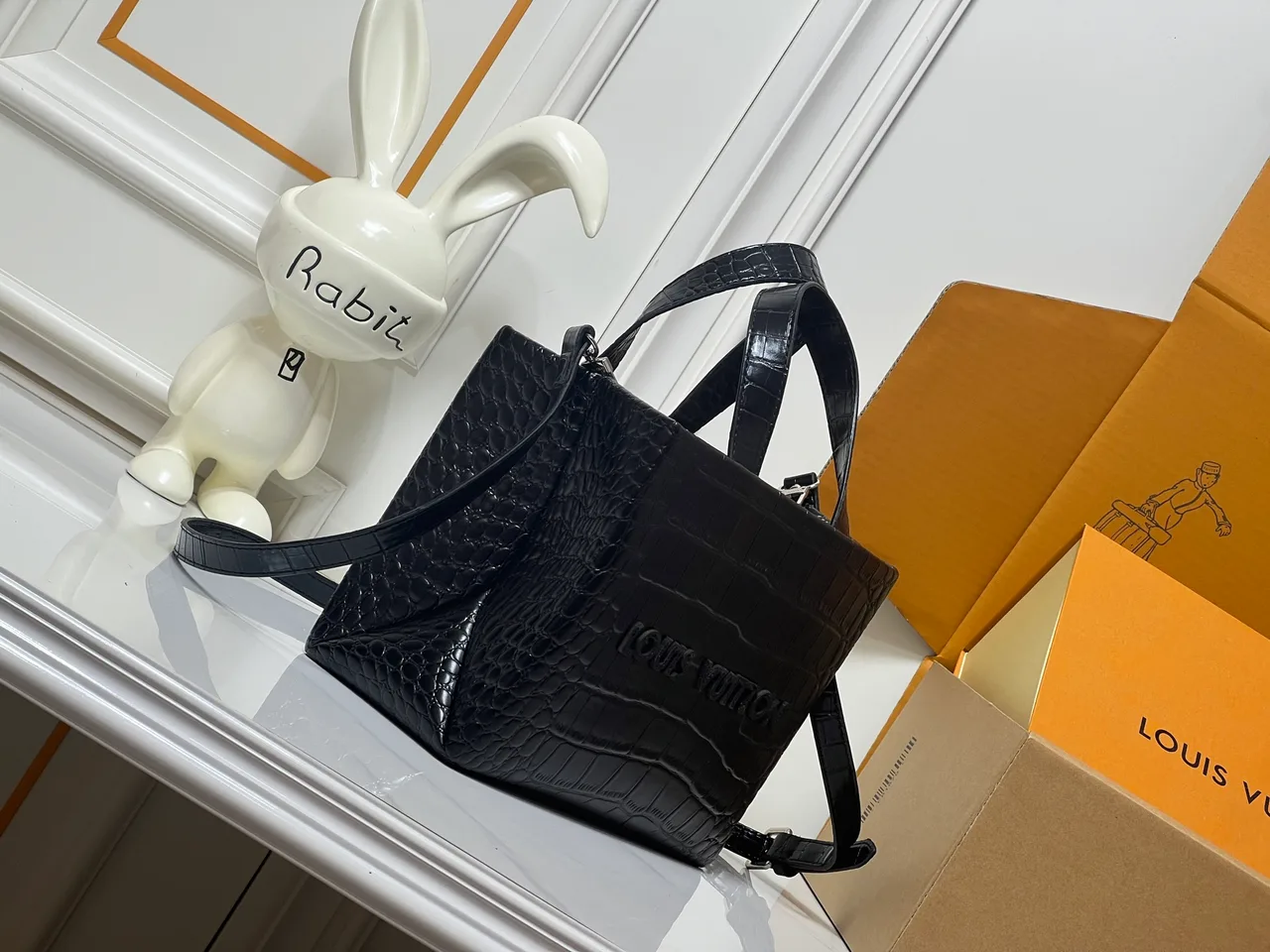 Louis Vuitton Cowhide Tote in Black · view 2