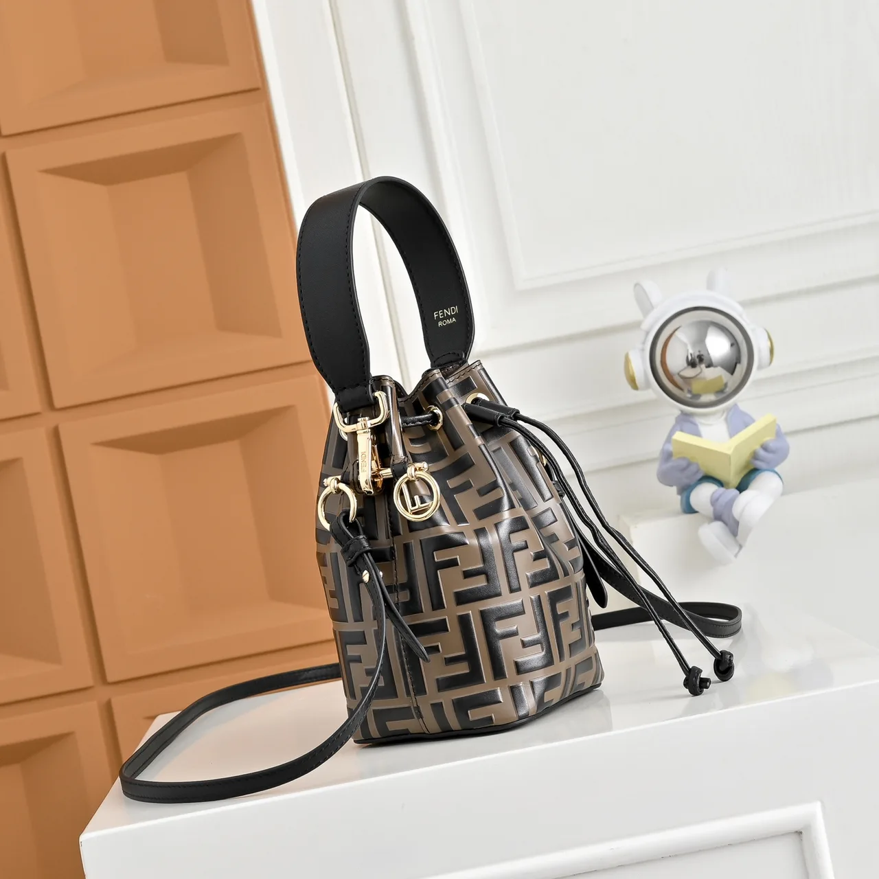 Fendi Bucket Bag in Brown · view 3