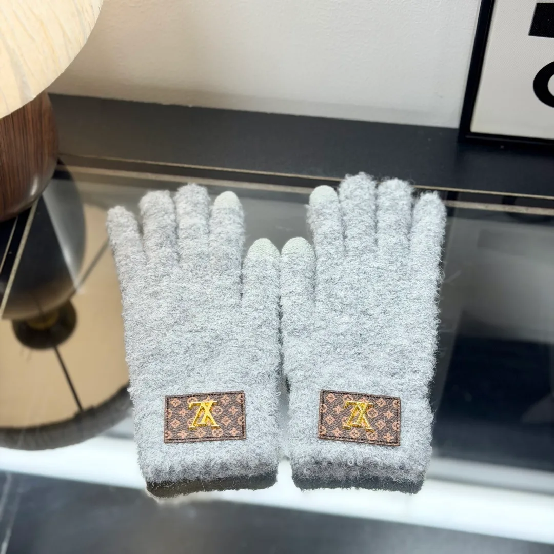 Louis Vuitton Wool Hat Scarf and Gloves Set in Grey · view 5