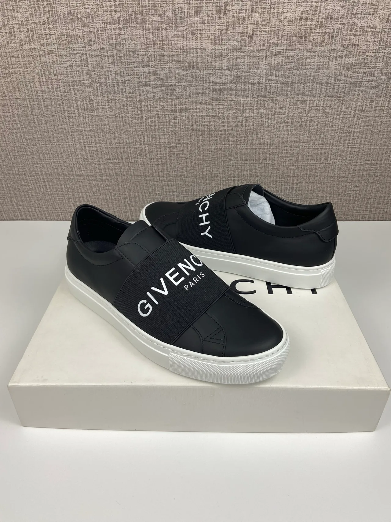 Givenchy Cowhide Smooth Sneakers in Black · view 4