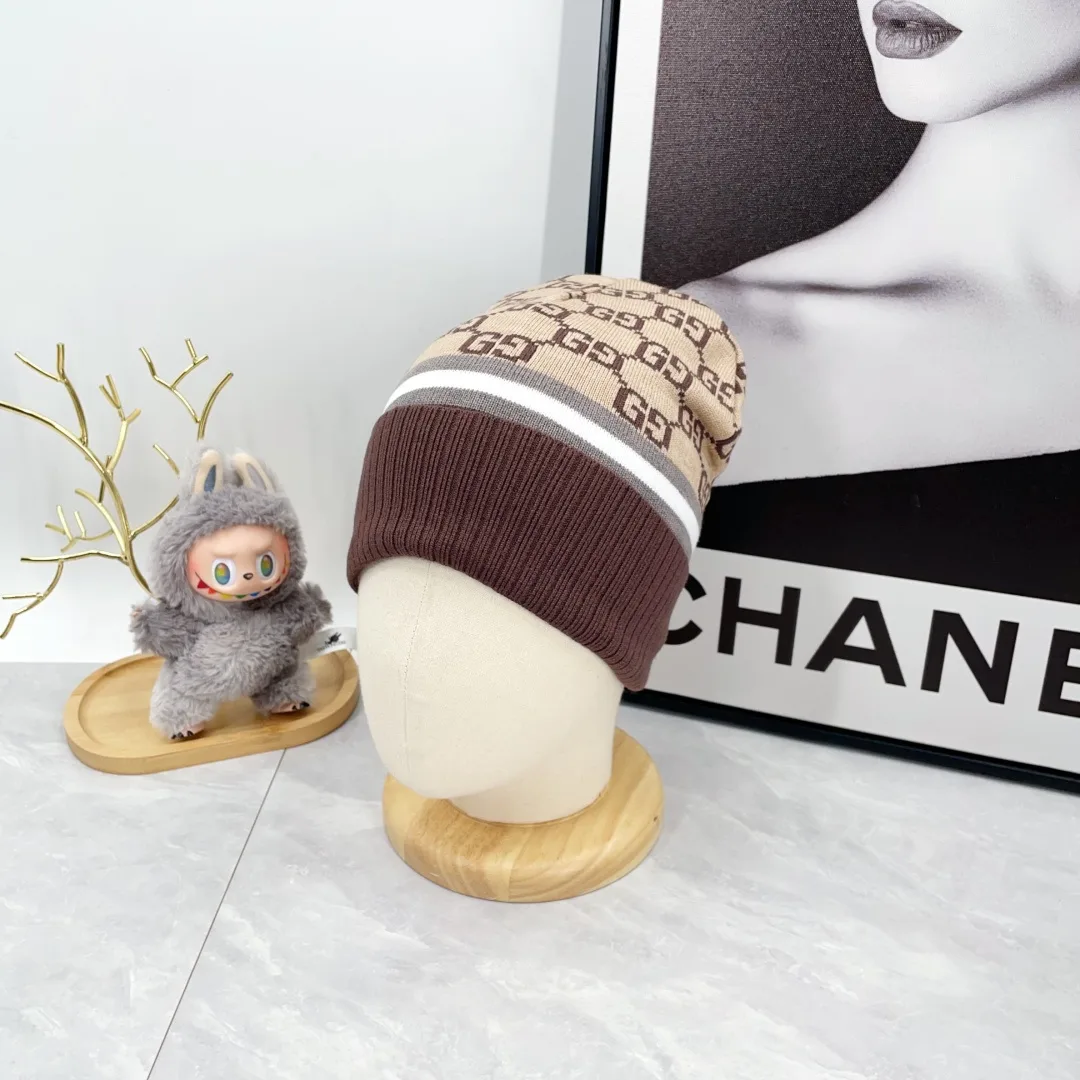 Gucci Cashmere Ribbed Hat and scarf knit set in Beige · view 3