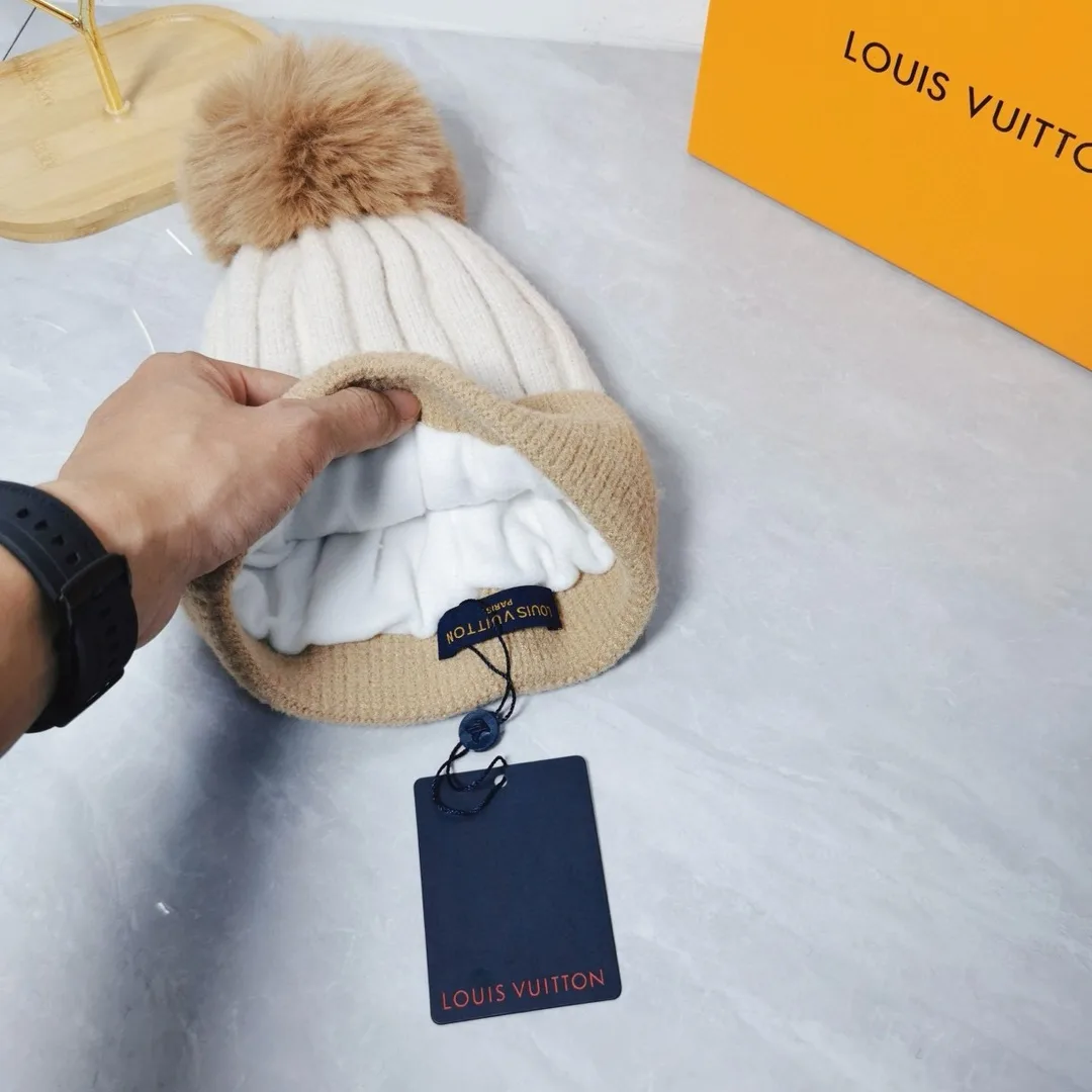 Louis Vuitton Beanie in White · view 8