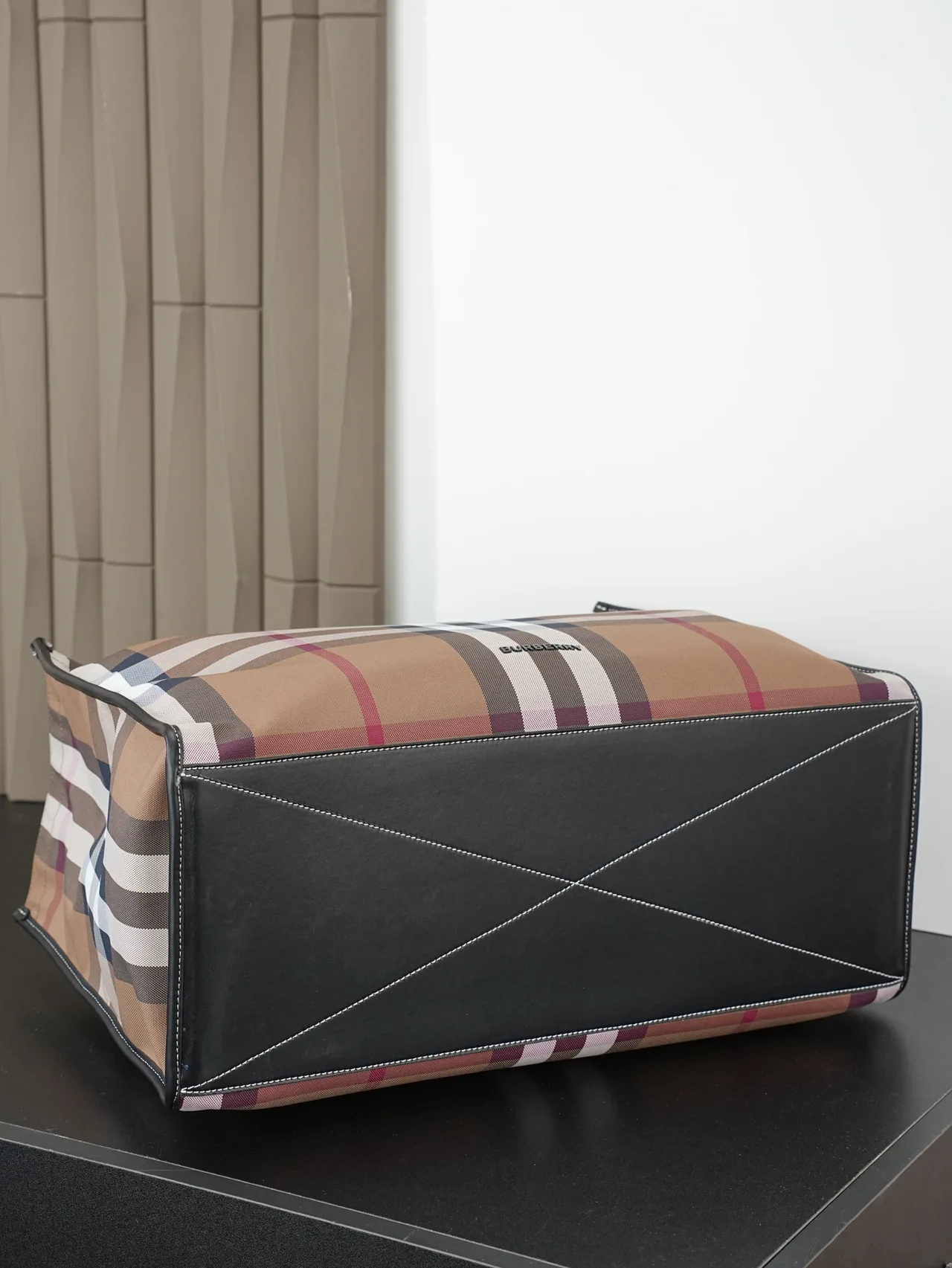 Burberry Check Tote in Beige · view 4