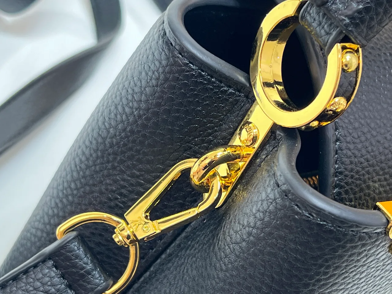 Louis Vuitton Leather Smooth Top-Handle Bag in Black · view 6