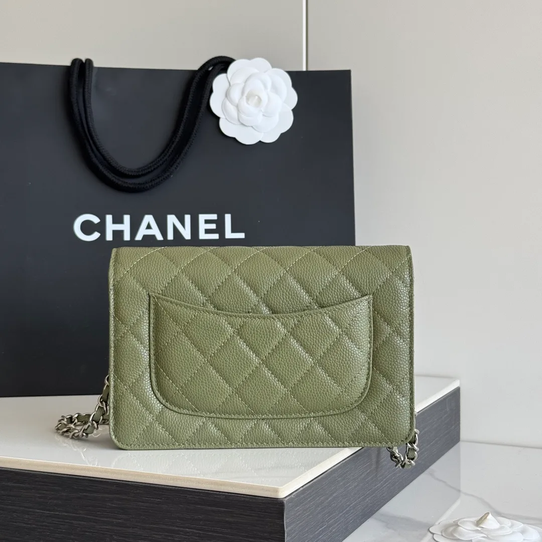 Chanel Calfskin Smooth Quilted Chain Wallet in Green · view 3