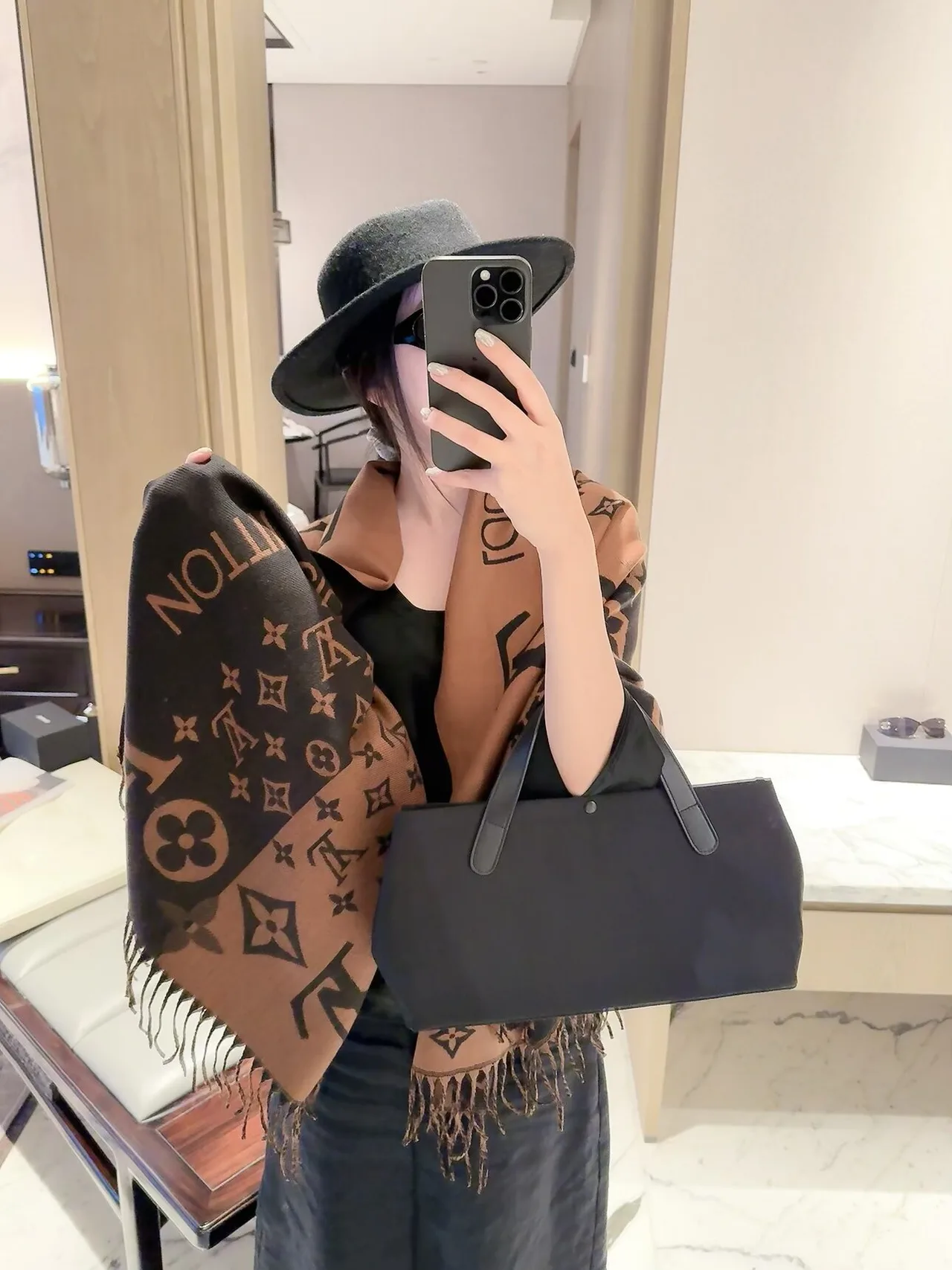 Louis Vuitton Reversible monogram fringed scarf in Beige & Brown · view 5