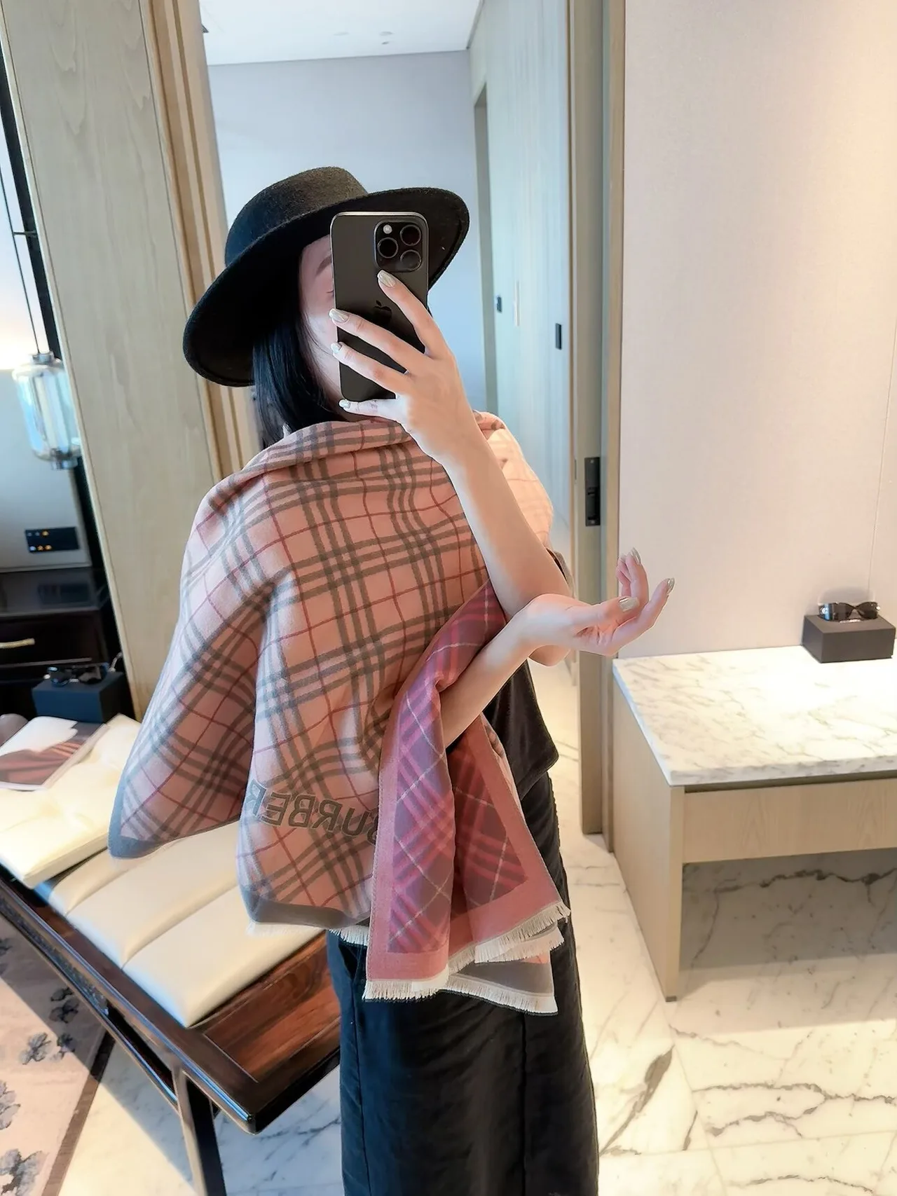 Burberry Reversible checked scarf in Orange & Pink · view 5