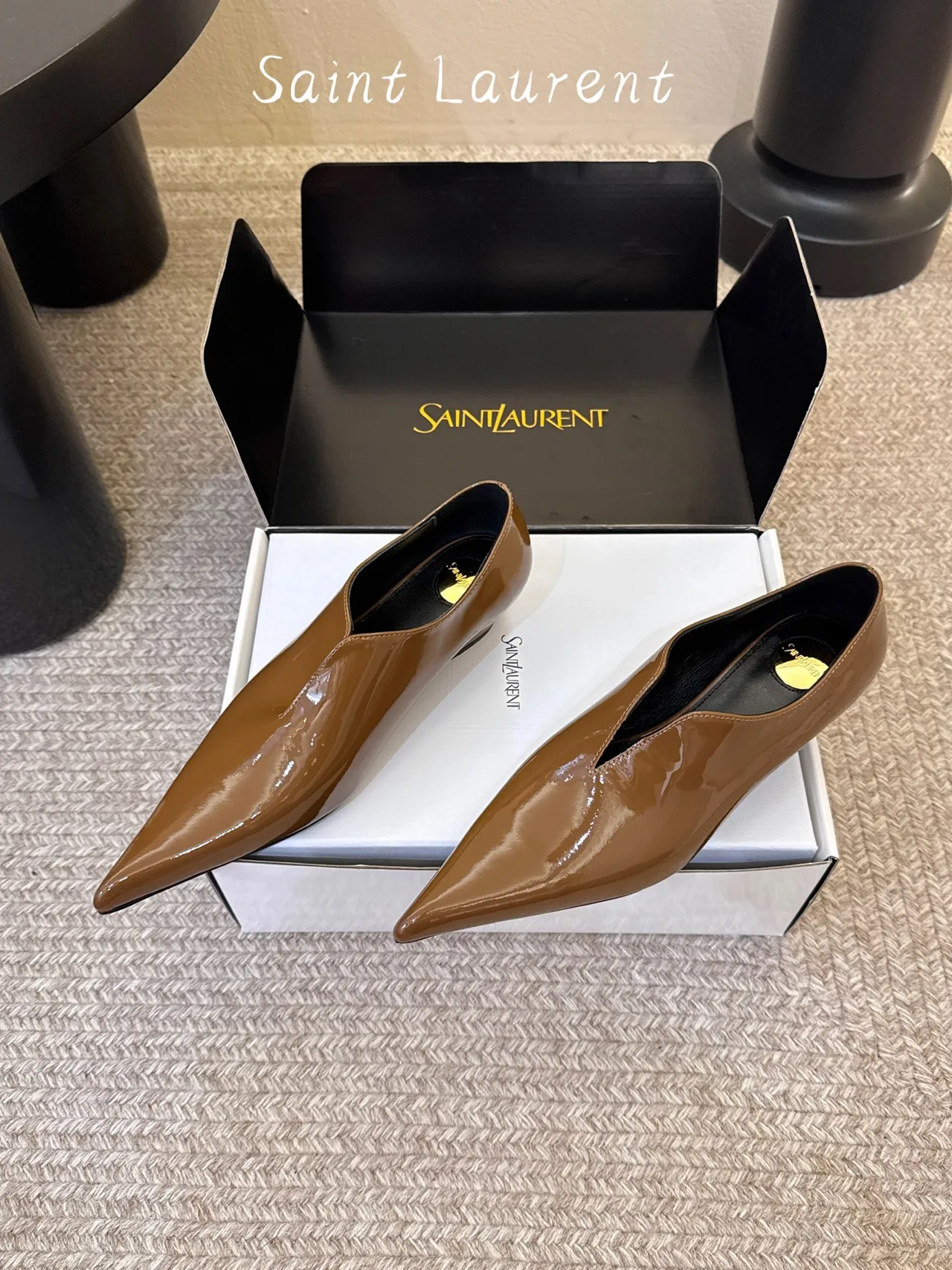 Saint Laurent Patent Leather Glossy Pointed-Toe Pointed Pumps in Brown · view 4