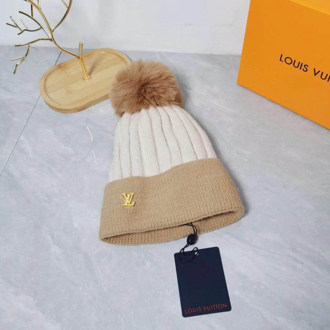 Louis Vuitton Beanie in White · view 3