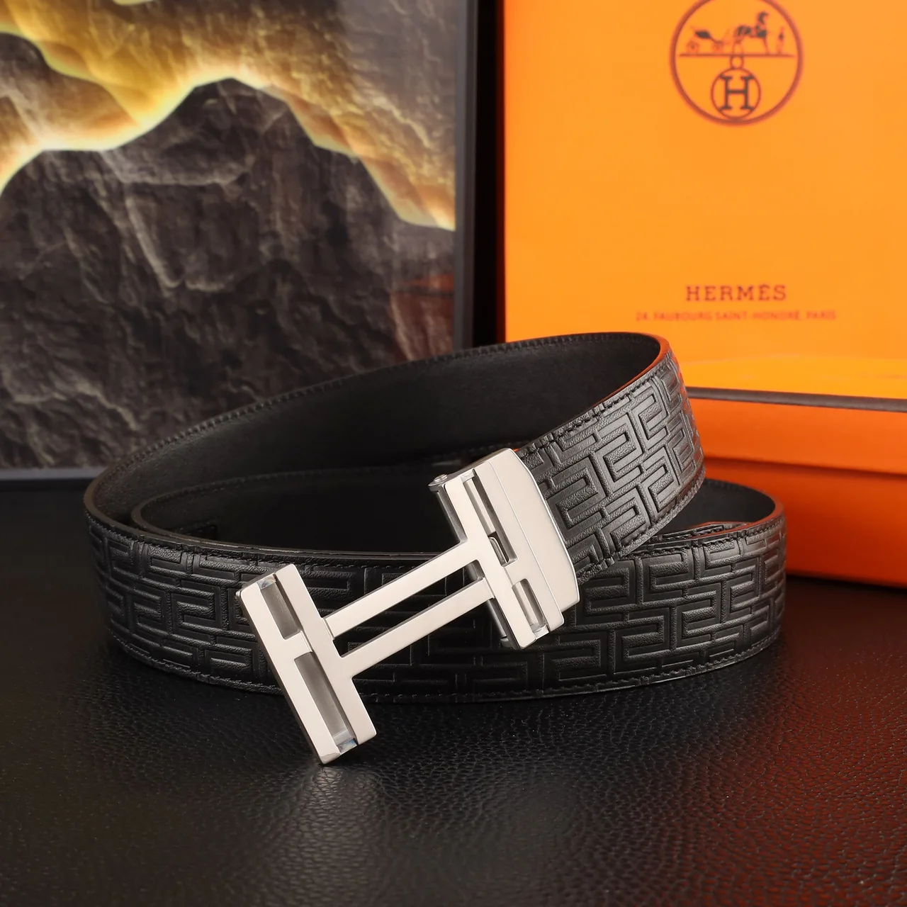 Hermes Geometric H Automatic Belt in Black · view 3