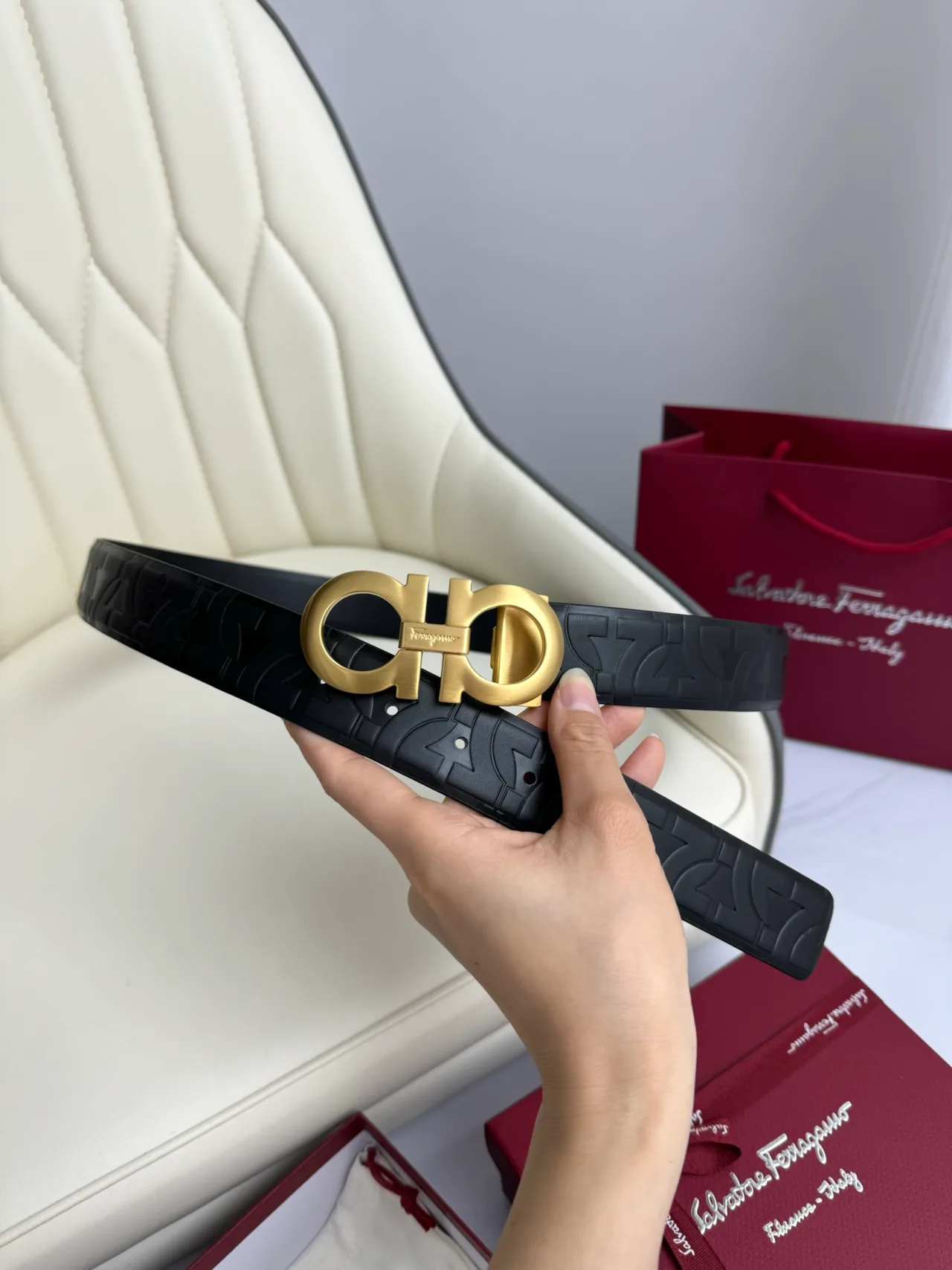 Ferragamo Cowhide Glossy Belt in Black · view 5