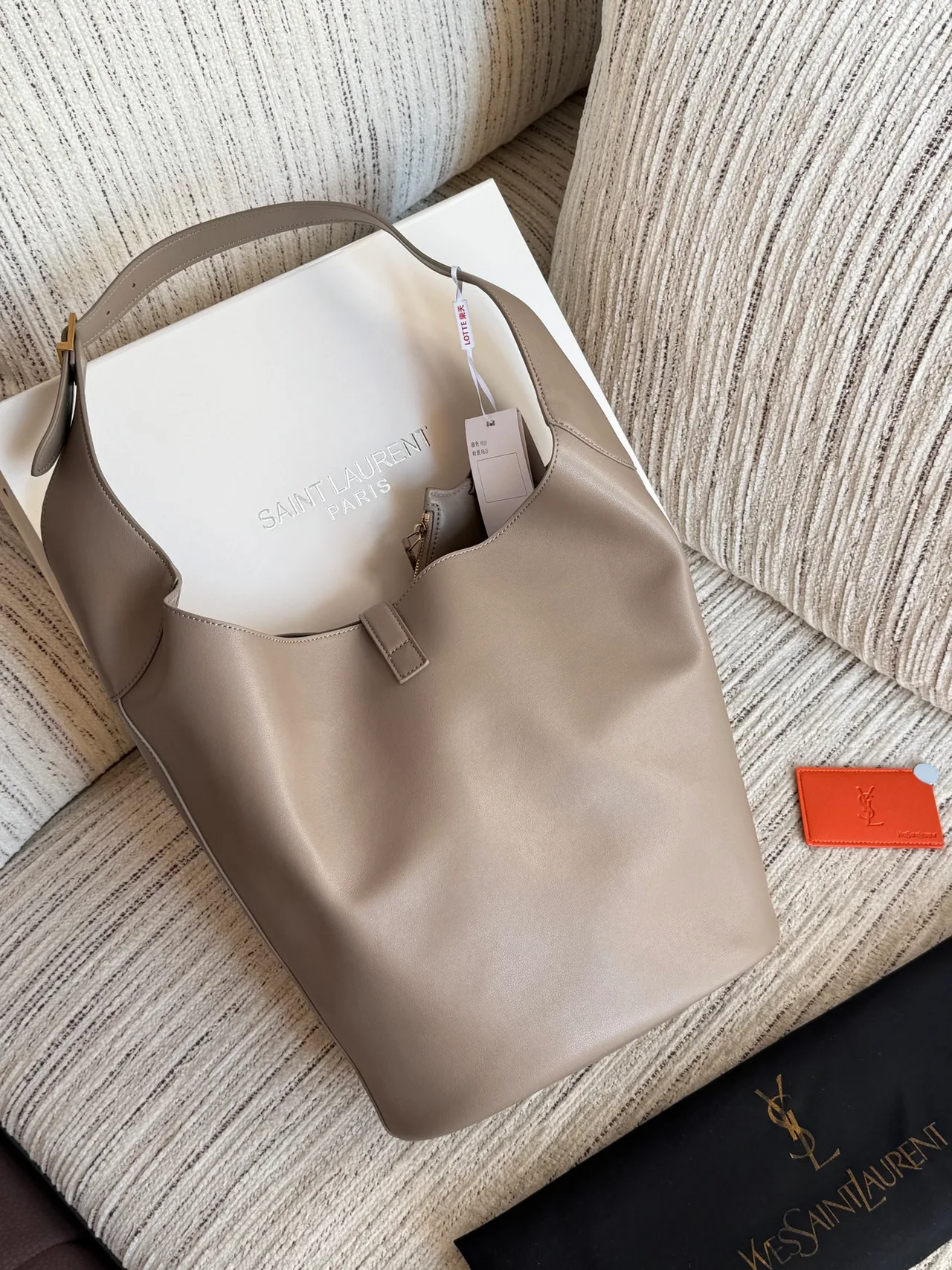 Saint Laurent Smooth Hobo Bag in Grey · view 3