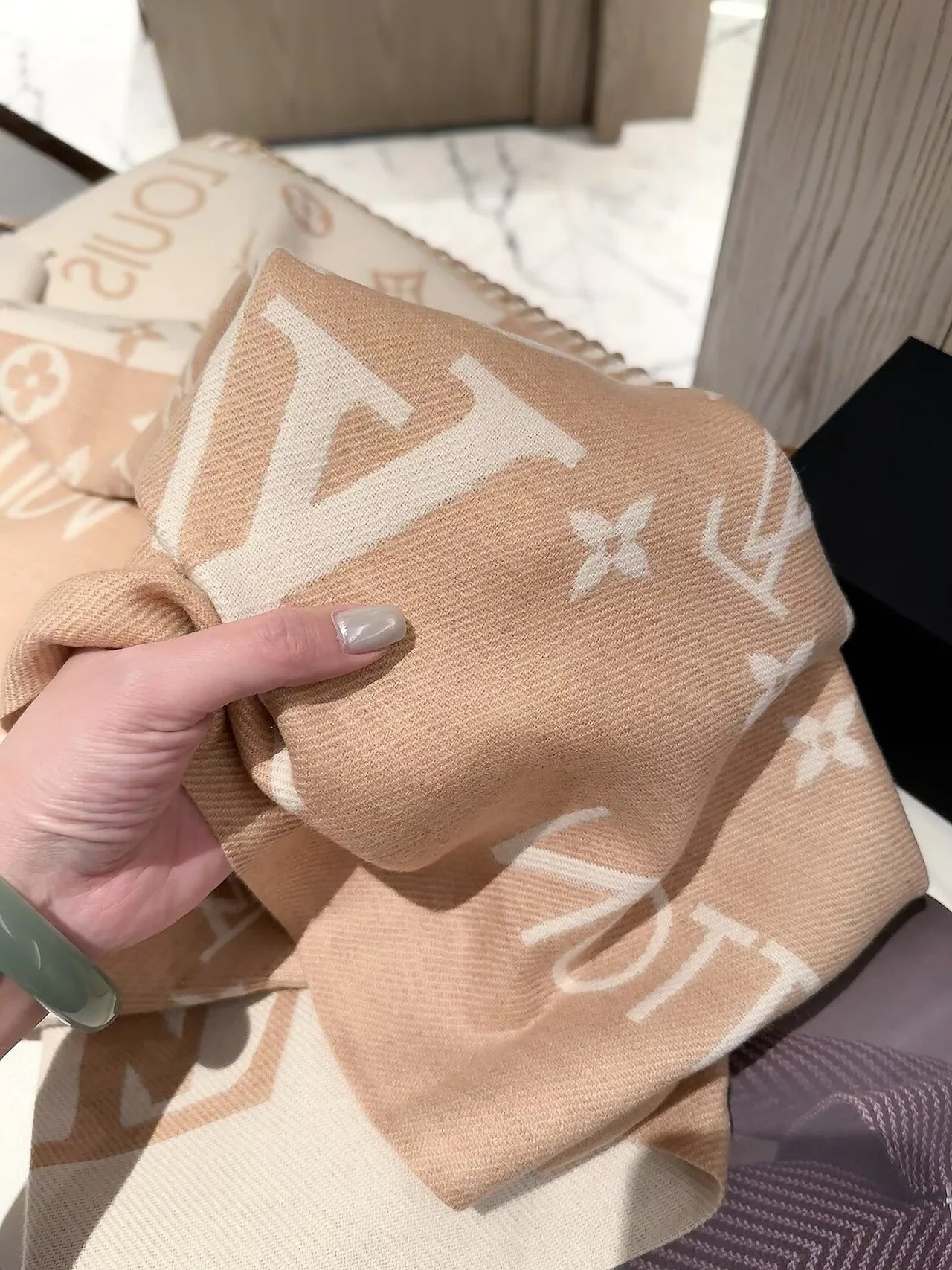 Louis Vuitton Reversible monogram fringed scarf in Beige & Brown · view 7