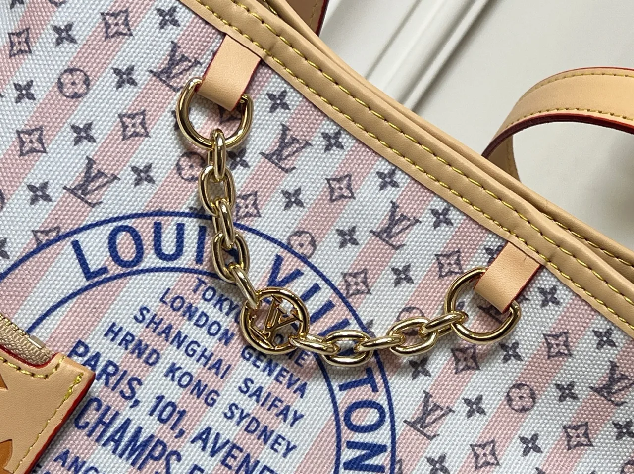 Louis Vuitton Canvas Tote in White · view 6