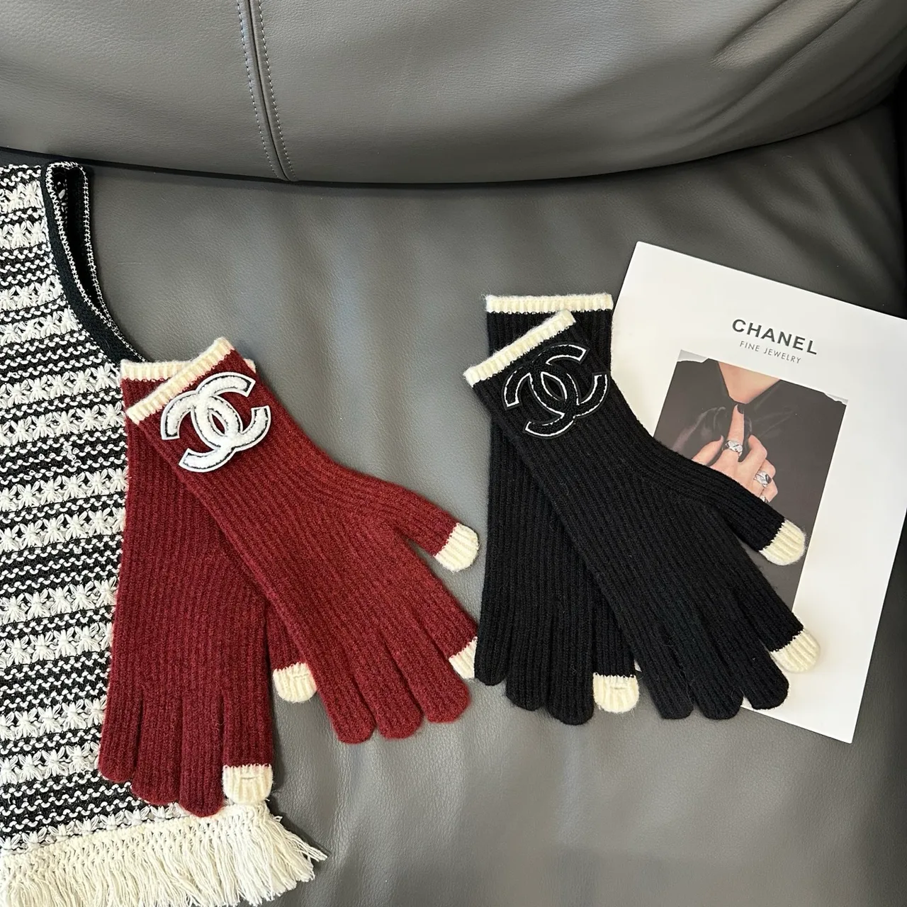 Chanel Hat scarf and gloves knit set in Black & Burgundy · view 8