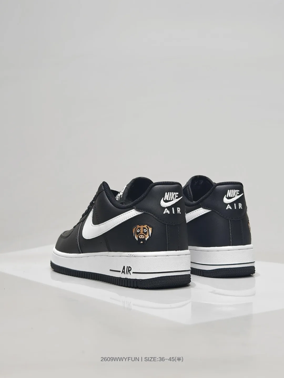 Nike Sneakers in Black · view 3