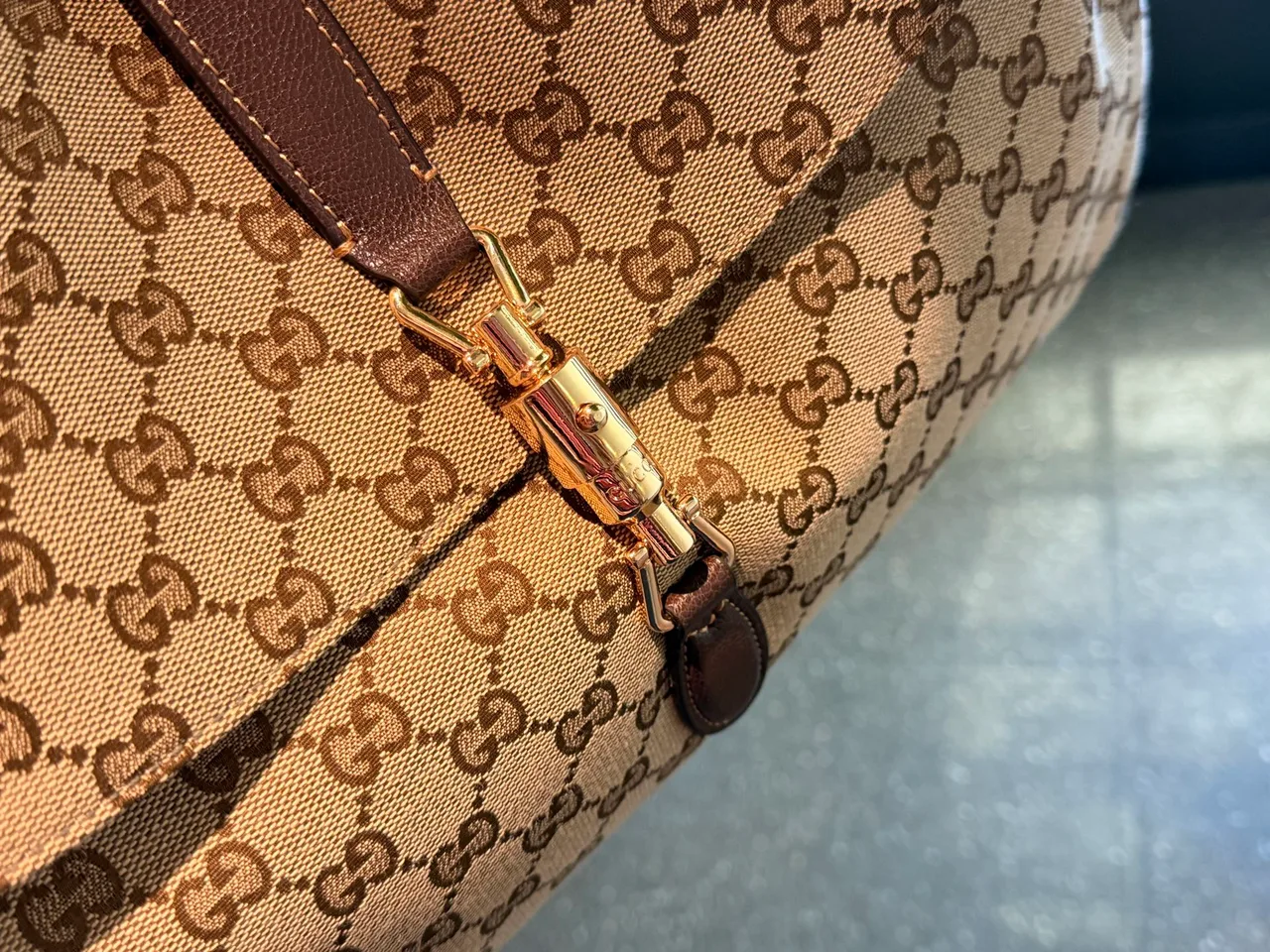 Gucci Hobo Bag in Beige · view 3