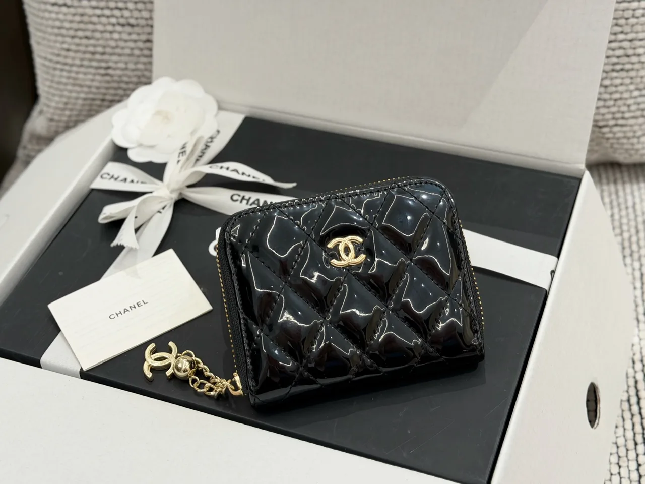 Chanel Wallet in Black & White · view 4
